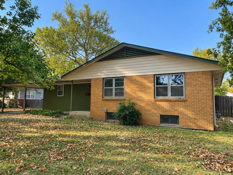 6 Roberts Ct, Winfield, KS 67156