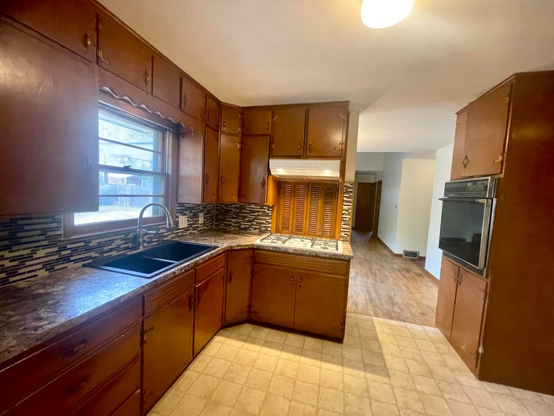 6 Roberts Ct, Winfield, KS 67156
