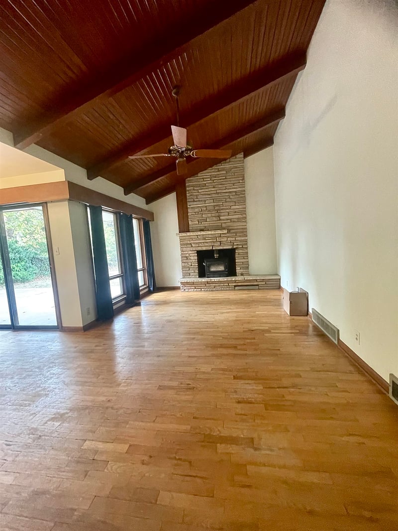 6 Roberts Ct, Winfield, KS 67156