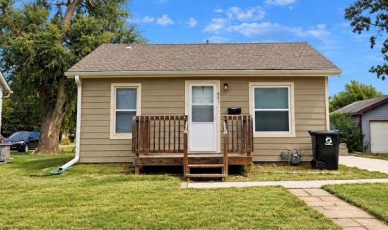 661 Montrose St, Salina, KS 67401