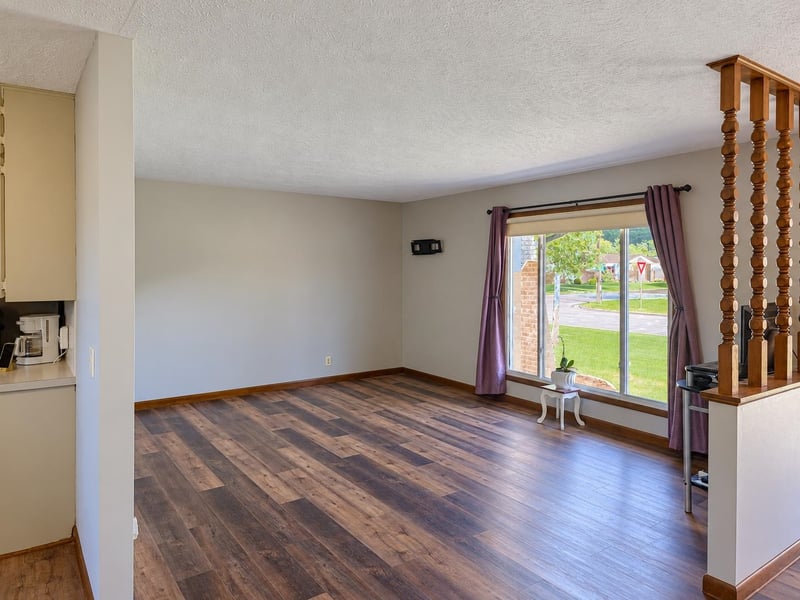 2604 Colonial Ln, Salina, KS 67401