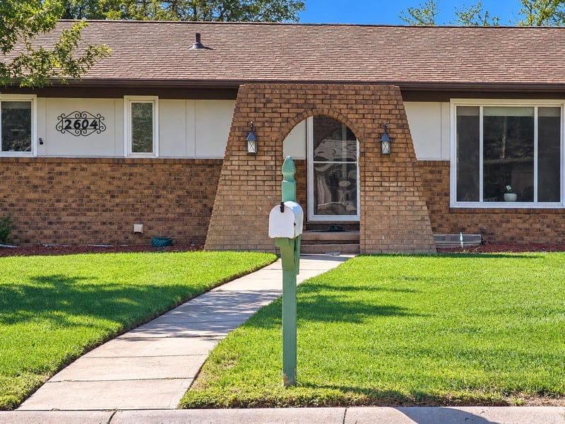 2604 Colonial Ln, Salina, KS 67401