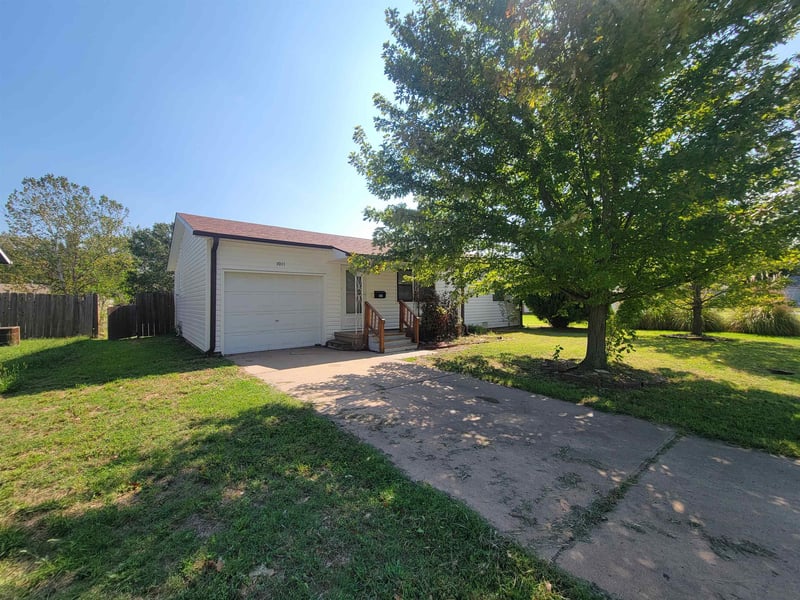 1011 N Park St, Wellington, KS 67152