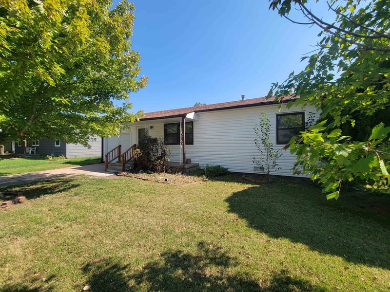 1011 N Park St, Wellington, KS 67152