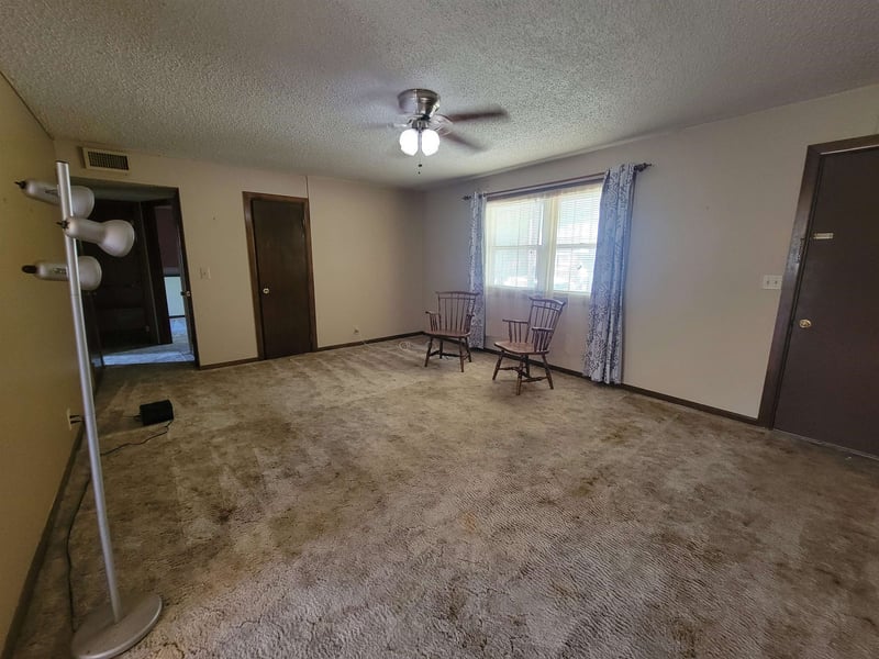 1011 N Park St, Wellington, KS 67152