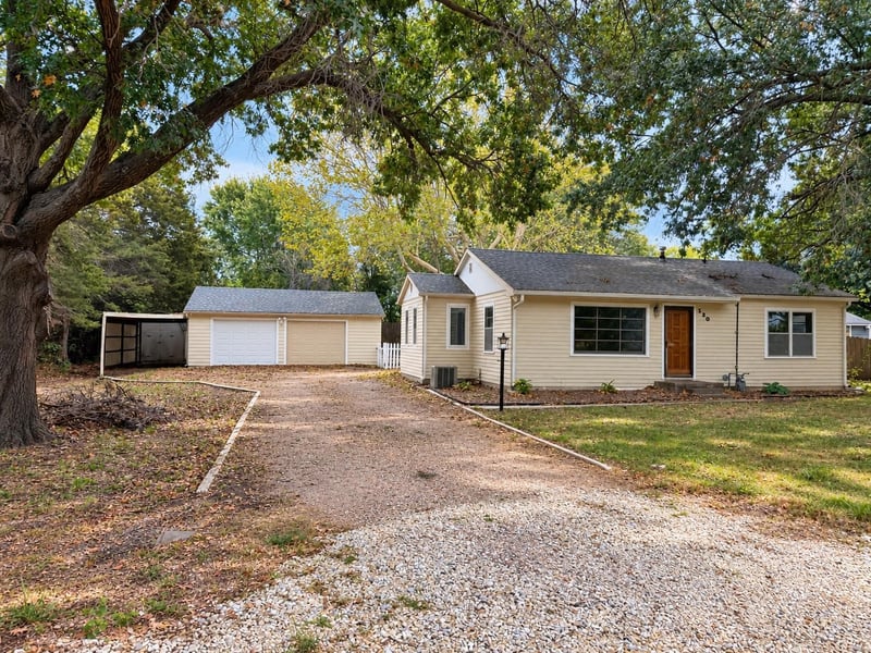 120 S Norris, Benton, KS 67017