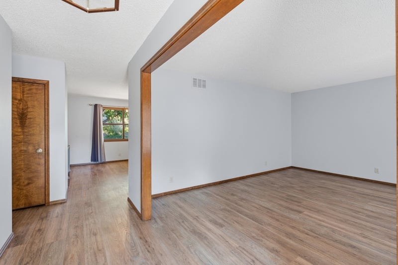 401 N Oak Forest Ln, Derby, KS 67037