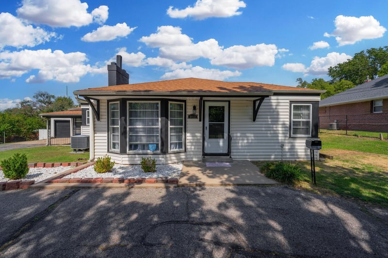 3412 E Elmwood Dr, Wichita, KS 67218-4819