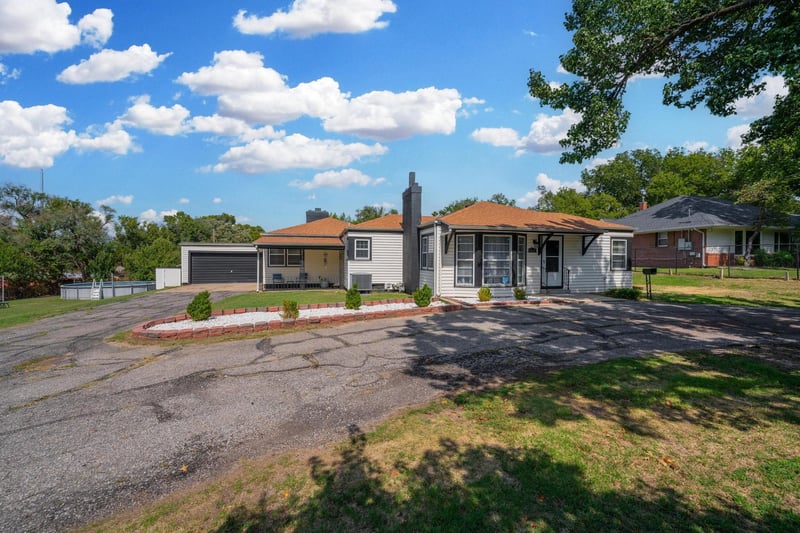 3412 E Elmwood Dr, Wichita, KS 67218-4819