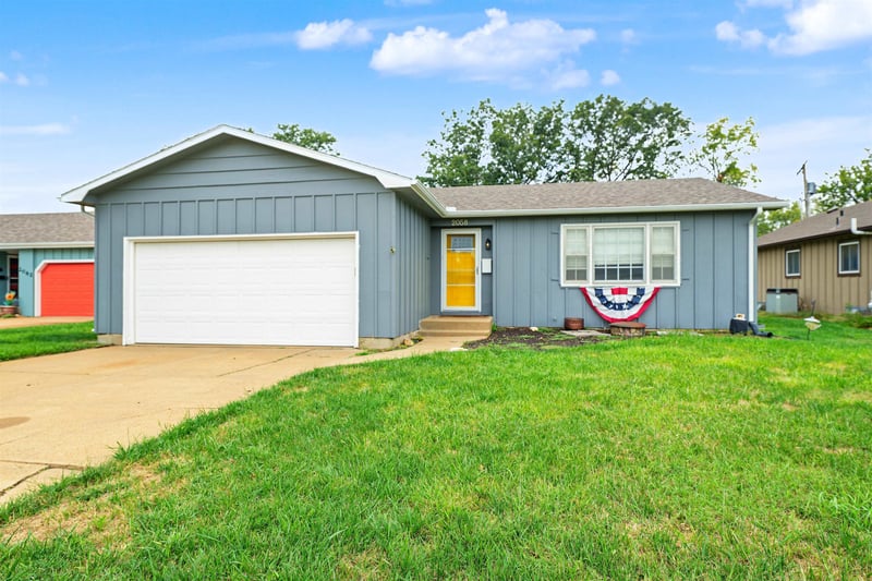 2058 Lewis St, Salina, KS 67401
