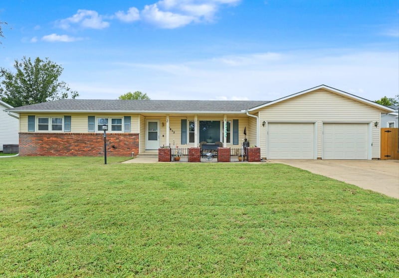 2612 Bret Ave, Salina, KS 67401