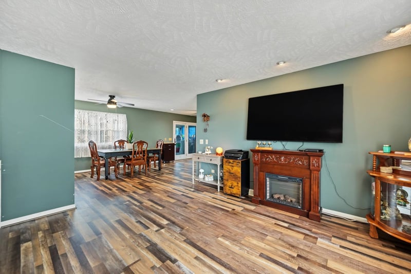 2612 Bret Ave, Salina, KS 67401