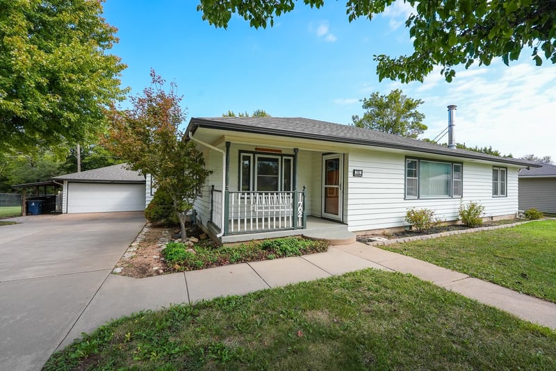 702 W 10th Ave, El Dorado, KS 67042