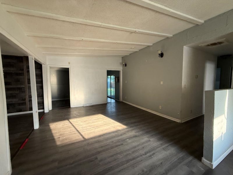 422 S Wire Ave, Haysville, KS 67060