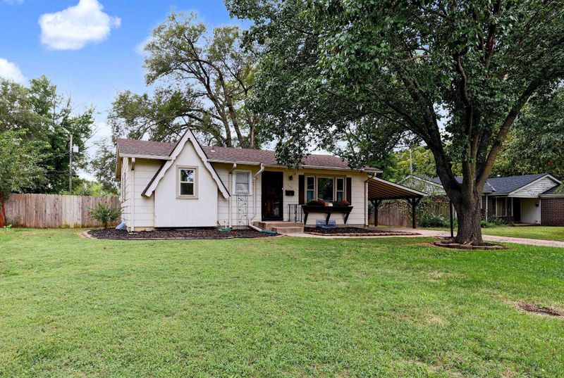 560 S Circle Dr, Derby, KS 67037