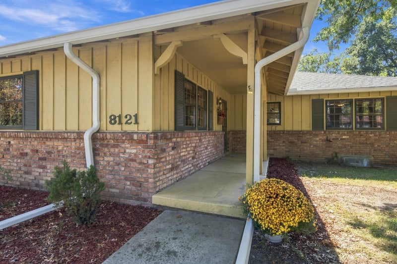 8121 E Mockingbird Ln, Wichita, KS 67207
