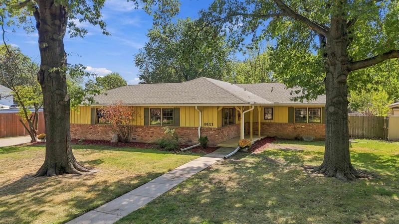 8121 E Mockingbird Ln, Wichita, KS 67207