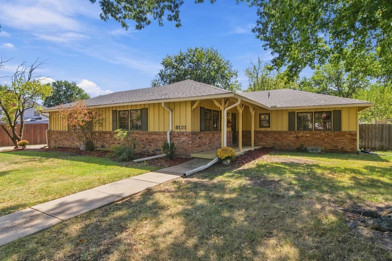8121 E Mockingbird Ln, Wichita, KS 67207