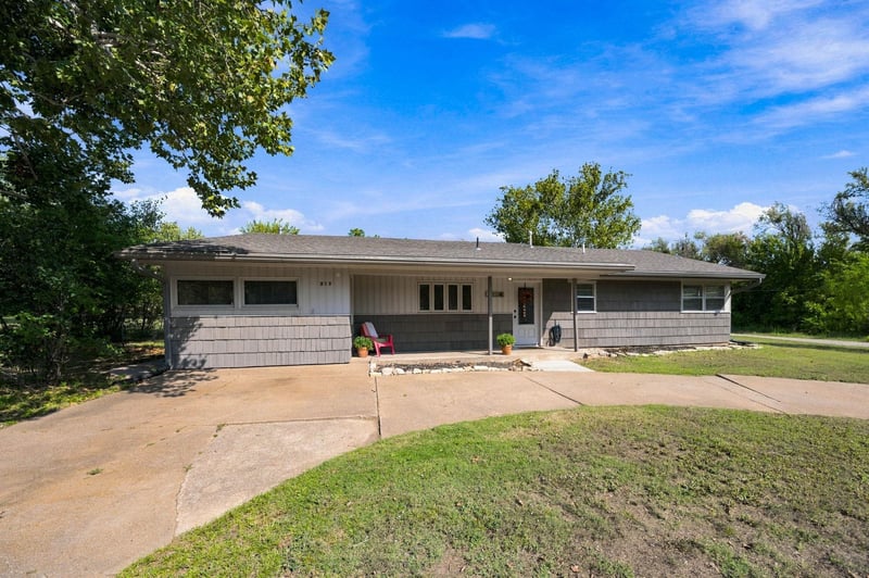 215 E South Ave, Wellington, KS 67152