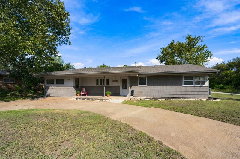 215 E South Ave, Wellington, KS 67152