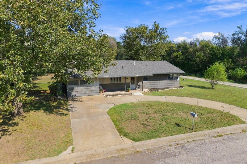215 E South Ave, Wellington, KS 67152