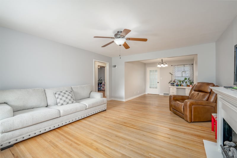 709 N Farrel Dr, Mulvane, KS 67110