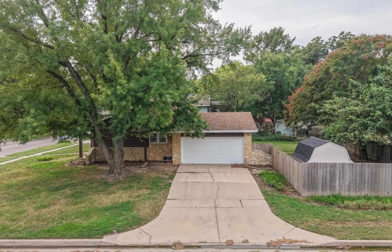 1383 N Caddy Ln, Wichita, KS 67212