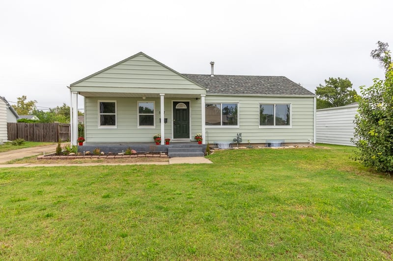 517 E Cloud St, Salina, KS 67401