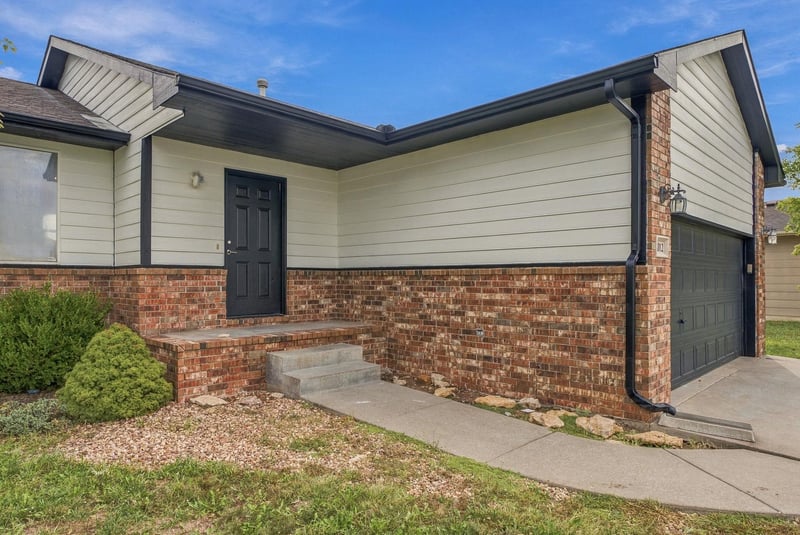 1012 E Winding Ln, Derby, KS 67037