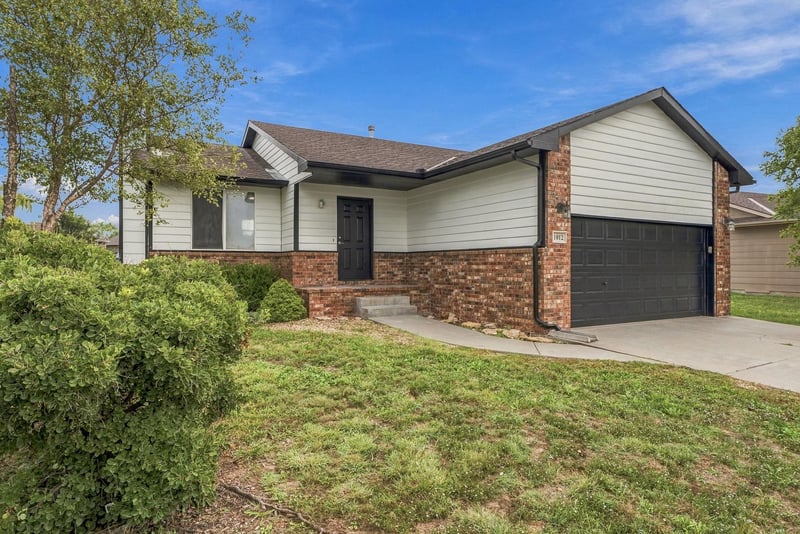 1012 E Winding Ln, Derby, KS 67037
