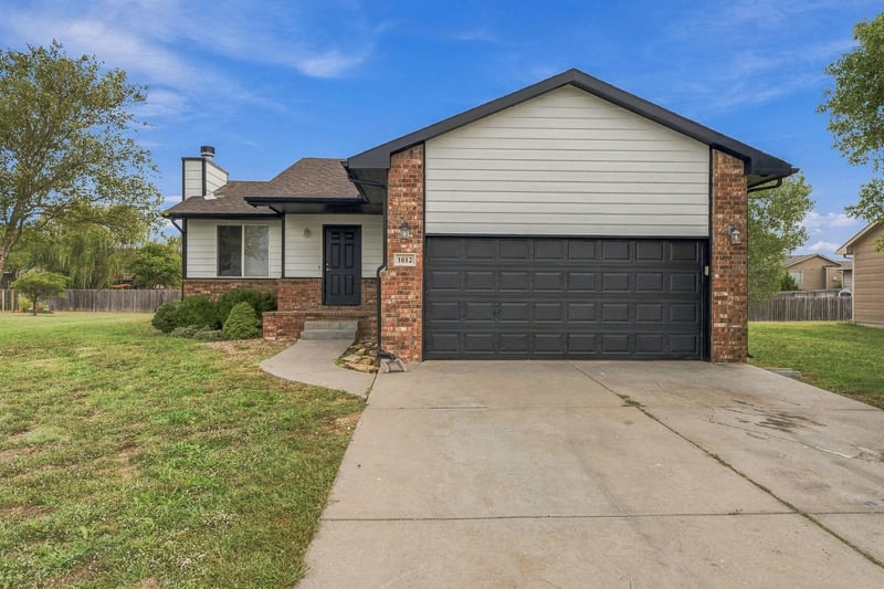 1012 E Winding Ln, Derby, KS 67037