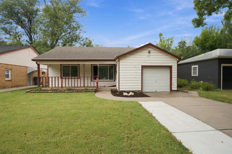 717 S Waverly Dr, Wichita, KS 67218