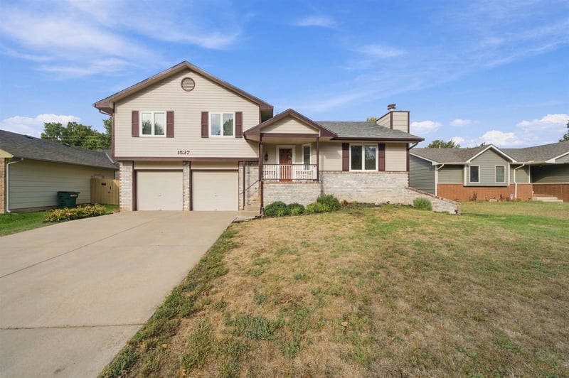 1527 N Pine Grove St, Wichita, KS 67212
