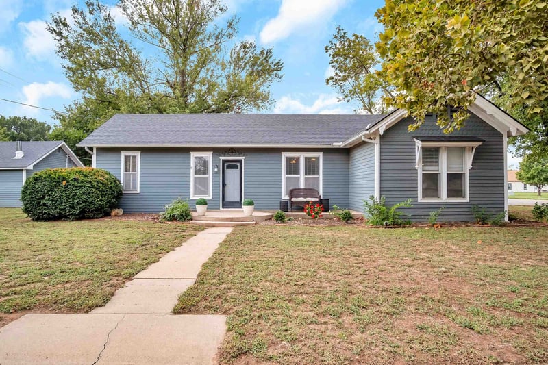 404 S Ohio St, Mount Hope, KS 67108
