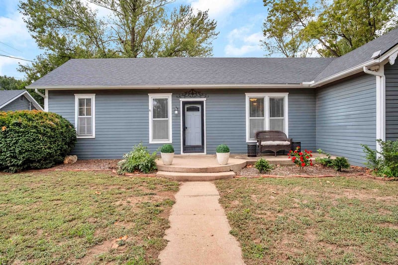 404 S Ohio St, Mount Hope, KS 67108