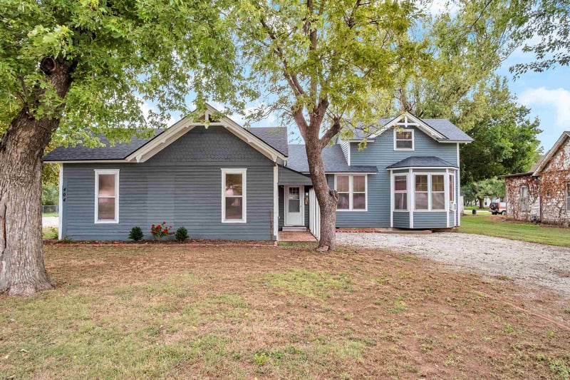 404 S Ohio St, Mount Hope, KS 67108