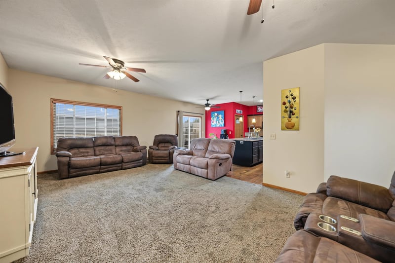 2872 Melanie Ln, Salina, KS 67401