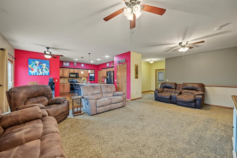 2872 Melanie Ln, Salina, KS 67401