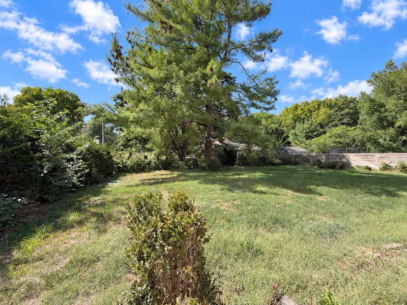 6836 Glenwood St, Overland Park, KS 66204