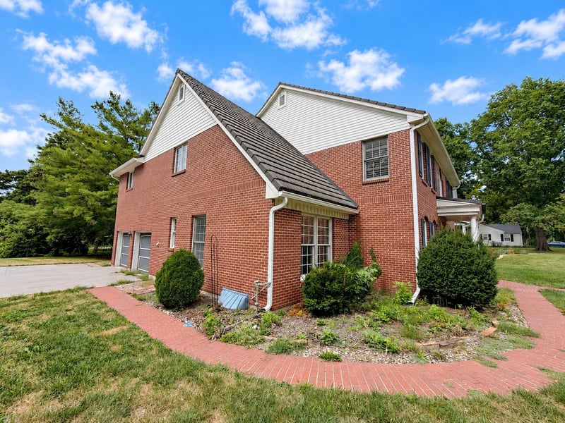 6836 Glenwood St, Overland Park, KS 66204