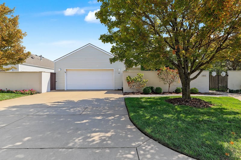 814 N Woodridge St, Wichita, KS 67206