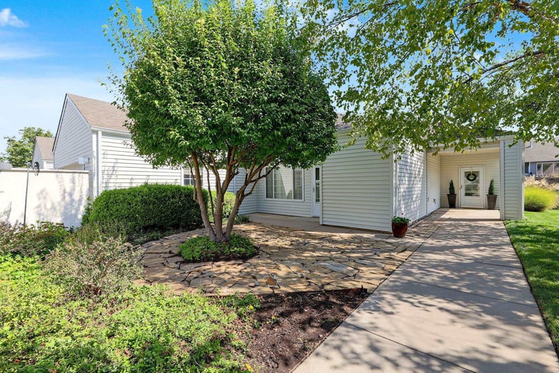 814 N Woodridge St, Wichita, KS 67206