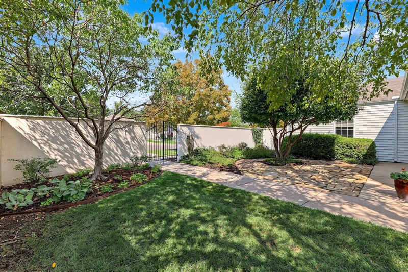 814 N Woodridge St, Wichita, KS 67206