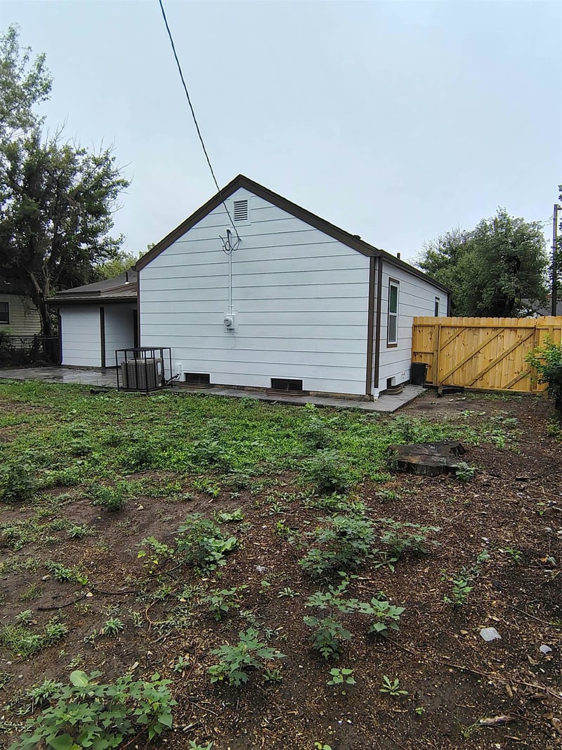 2302 E Mossman Ave, Wichita, KS 67214