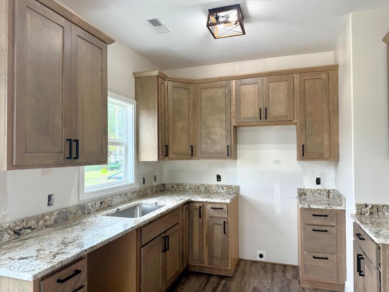 401 N Joyce St, Solomon, KS 67480