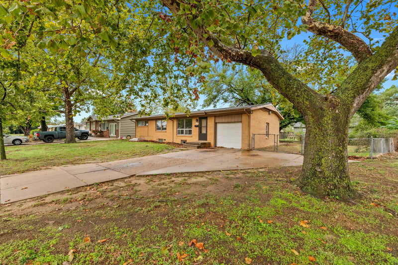 1201 E Fortuna, Wichita, KS 67216