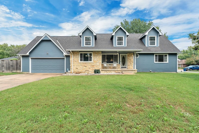 830 N Briarwood Rd, Derby, KS 67037