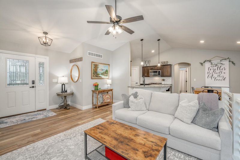 2311 S Chateau St, Wichita, KS 67207