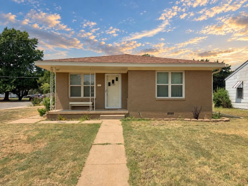 1701 N Main, Kingman, KS 67068
