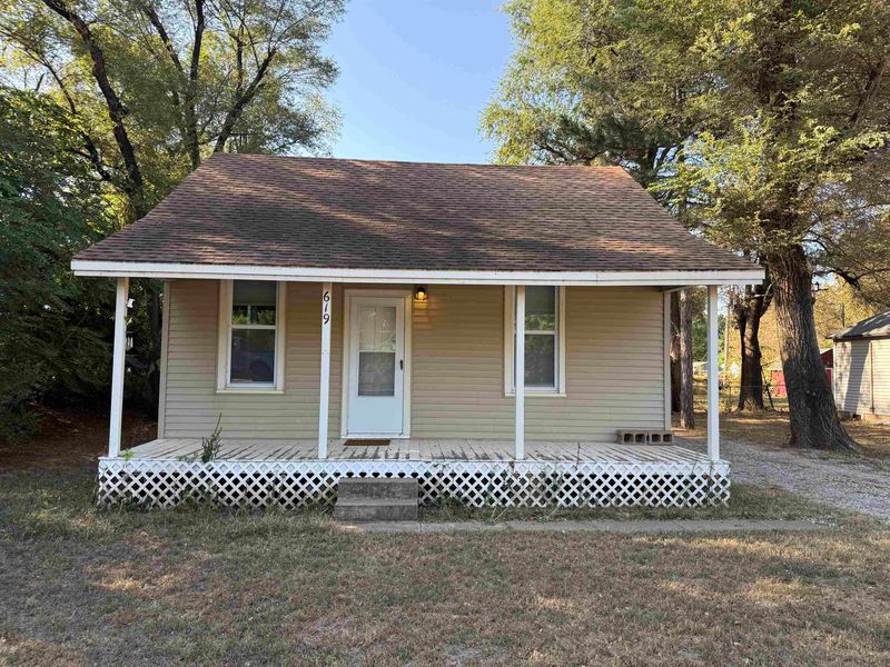 619 E C Ave, Kingman, KS 67068